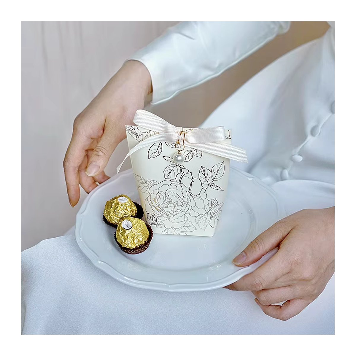 RMTPT Mini-Geschenkbox mit Goldprägung und Band in Creme, florales Design aus Papier, rechteckige Süßigkeitenbox für Hochzeiten - Bild 3