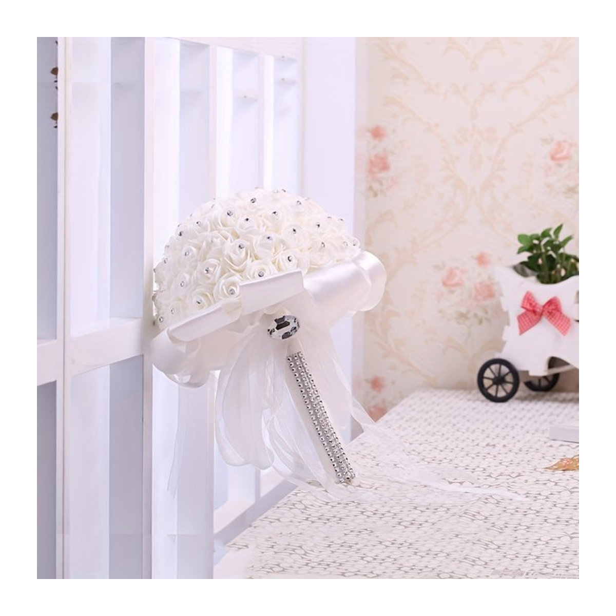 Romantischer Rosen-Brautstrauß von TRUE LOVE GIFT in Beige - Bild 1