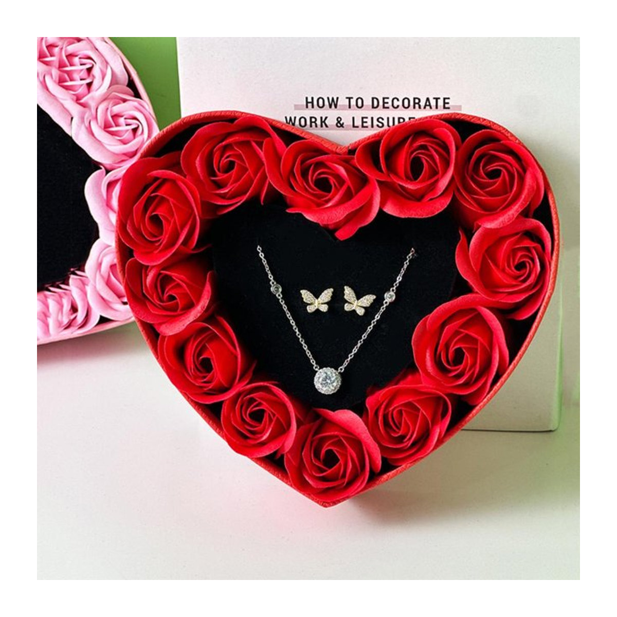 Rote Rosen-Geschenkbox für Anlässe wie Hochzeitstag, Valentinstag, Weihnachten oder Muttertag - Bild 1