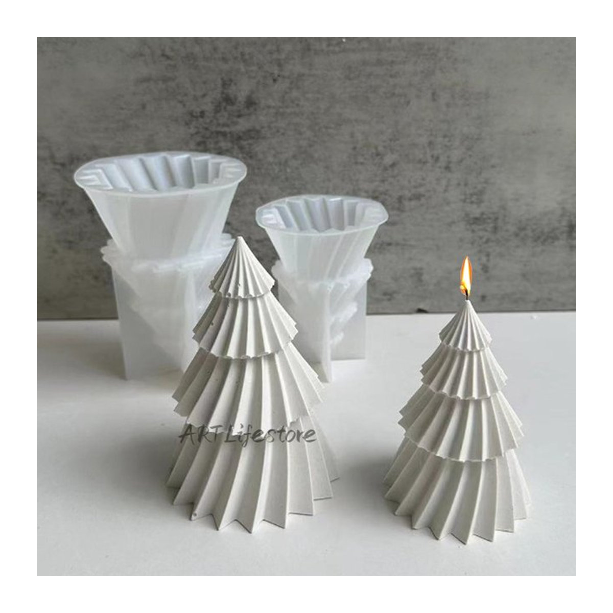 Rotierende konische Weihnachtsbaum Kerzenform in 3D Origami-Design, gestreifte Säule aus Harz und Gips in Weiß und Grün zur Tischdekoration - Bild 1