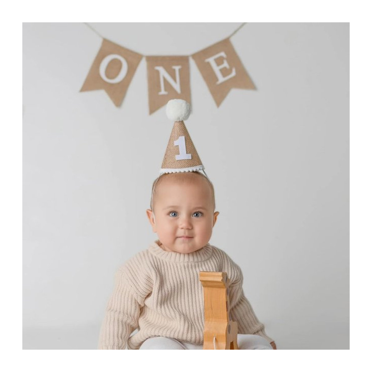 Rustikale Geburtstagsparty-Dekoration für den 1. Geburtstag aus Jute in Beige mit hängenden Textil-Wimpeln - Bild 1