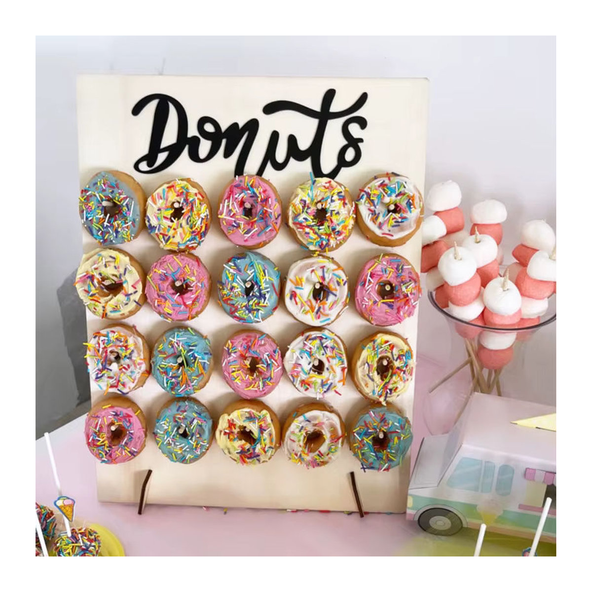 Rustikaler Donut-Wandständer aus Holz in Braun von cyuan für Hochzeit und Geburtstag - Bild 2