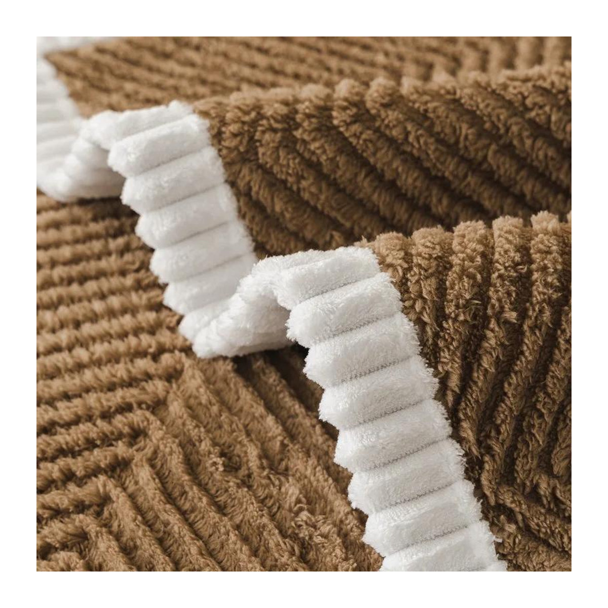Rutschfester Plüsch Sofabezug als Vollbezug für dein Sofa, 70 x 70 cm - Bild 1