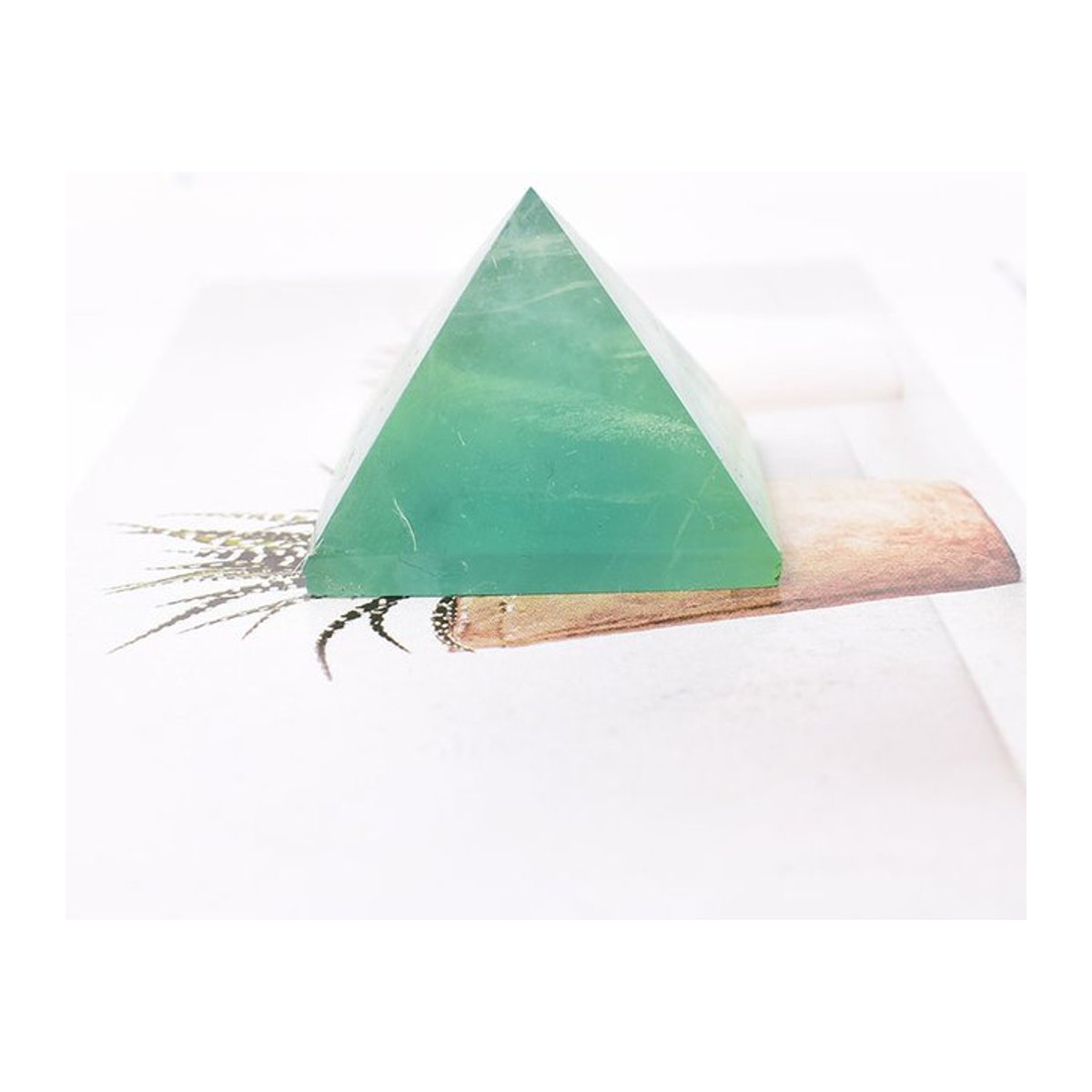 RYCRYSTAL Grüner Fluorit Kristall Pyramide Geometrischer Heilstein für Reiki und Chakra-Energie - Bild 1