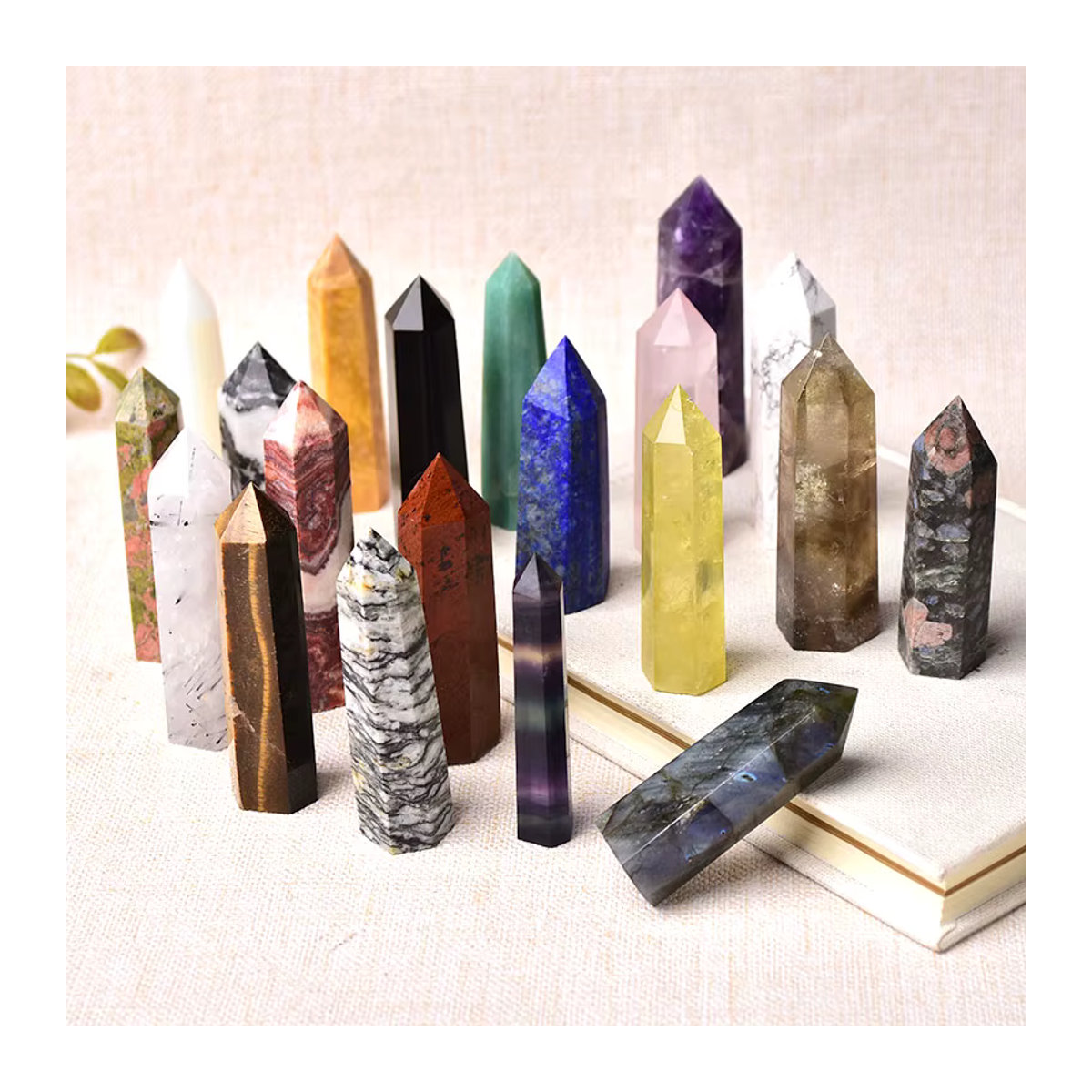 RYCRYSTAL Kristallspitze Zauberstab aus Amethyst und Rosenquarz in Lila, Rosa und Mehrfarbig, Polierte Natursteine als Heilstein und Dekoration, 1 Stück - Bild 2