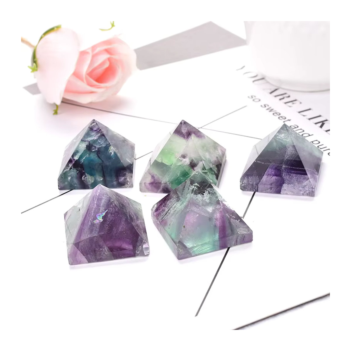 RYCRYSTAL Natürliche Fluorit Pyramide aus Quarz als mehrfarbiger Heilstein für Reiki und Meditation - Bild 2