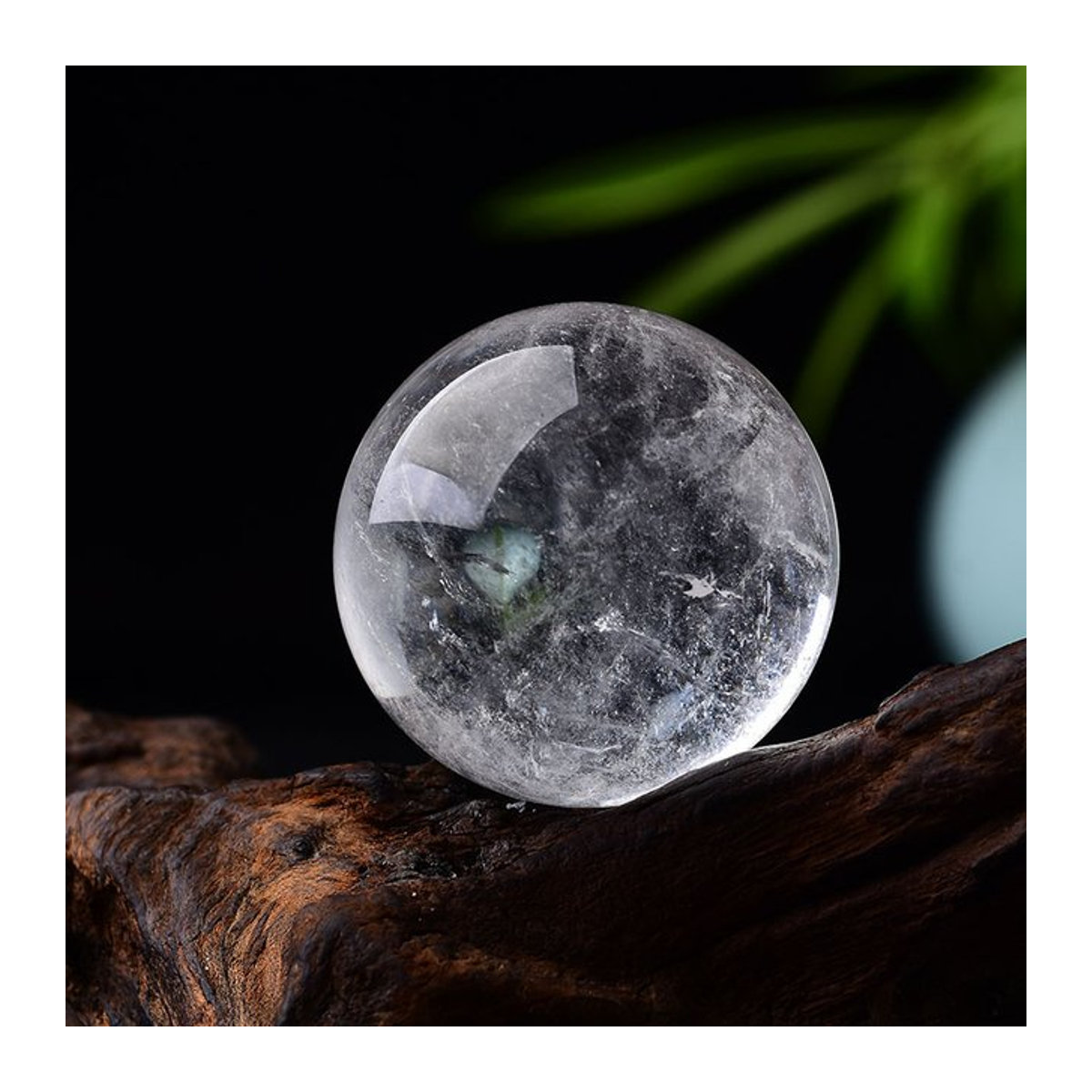 RYCRYSTAL Natürliche Kristallkugel aus klarem Quarz, transparent, mit Holzständer zur Dekoration und Meditation, Durchmesser: 28–32 mm - Bild 1