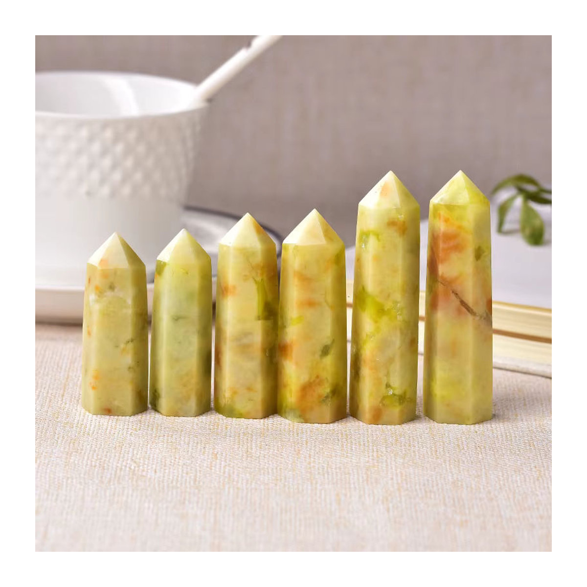 RYCRYSTAL Natürlicher Jade-Kristall Obelisk mit floralem Design in Gelb und Grün zur Reiki-Energieheilung und Dekoration - Bild 3