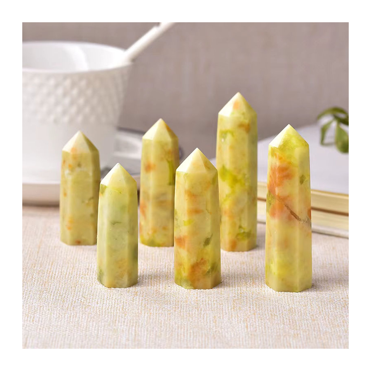 RYCRYSTAL Natürlicher Jade-Kristall Obelisk mit floralem Design in Gelb und Grün zur Reiki-Energieheilung und Dekoration - Bild 5