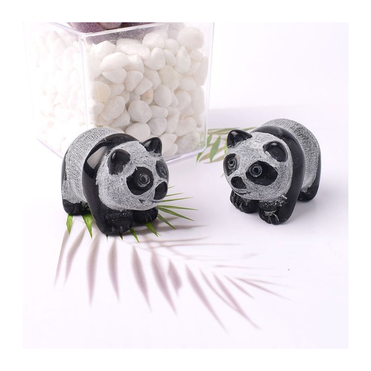RYCRYSTAL Obsidian Panda Figur aus Naturkristall in Schwarz und Weiß als dekoratives Tier-Ornament - Bild 1