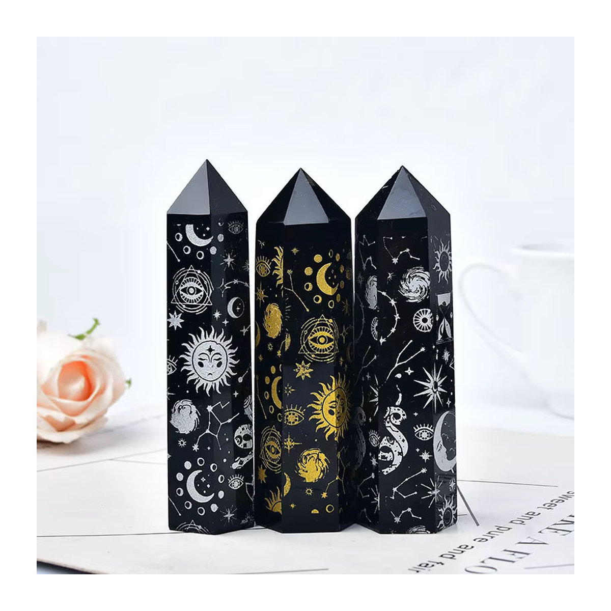 RYCRYSTAL Obsidian Turm mit Gold Stern und Mond Muster in Schwarz und Gold als Deko-Stein für Reiki und Energiearbeit - Bild 2