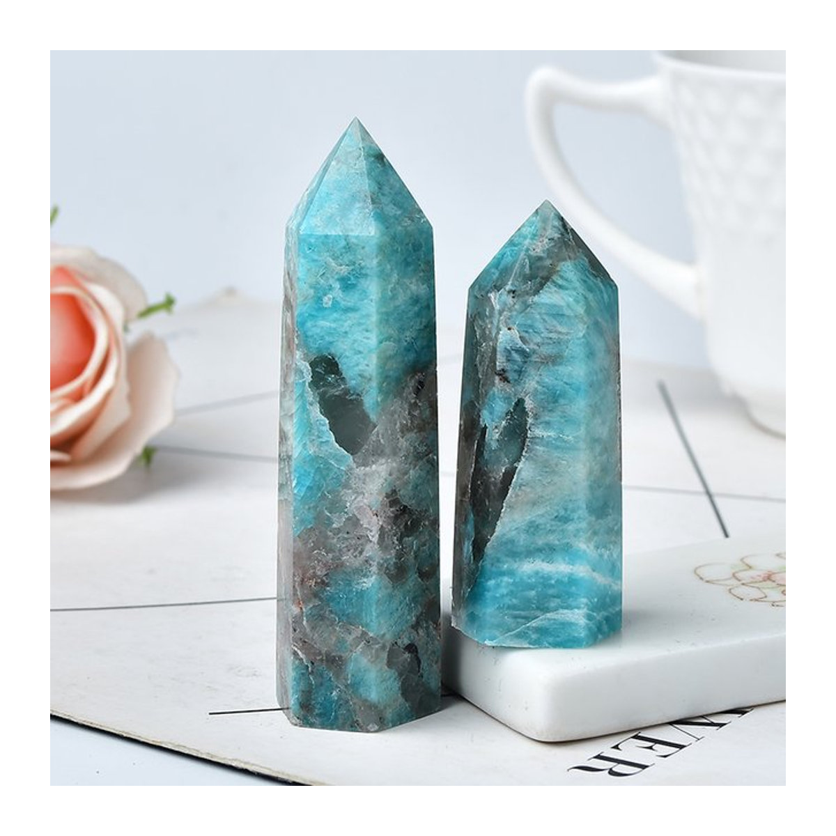 RYCRYSTAL Symbiotischer Kristallpunkt aus natürlichem Amazonit und Rauchquarz in Blau, Geometrisches Ornament als Energiestein - Bild 1