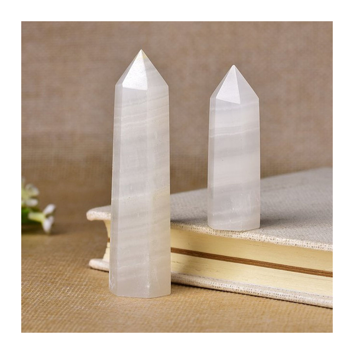 RYCRYSTAL Weißer Jade Obelisk aus natürlichem Kristall als Heilstein und Dekorationsobjekt - Bild 1