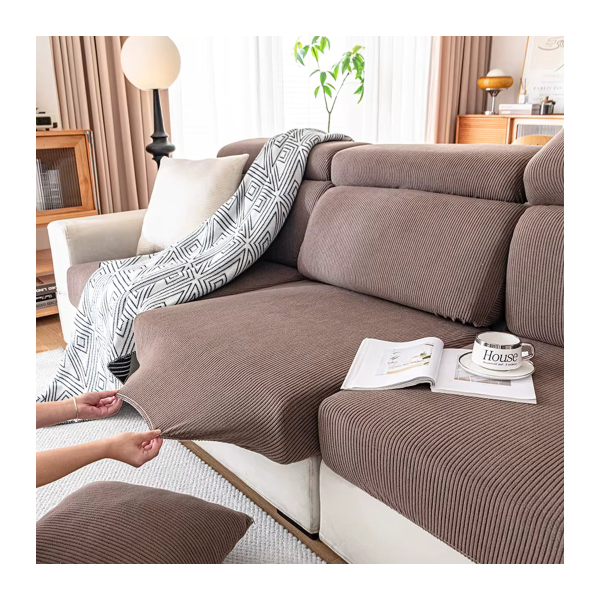 S-EMIGA Elastische Plüsch Sofa Abdeckung in Braun zum Schutz deiner Möbel - Bild 3