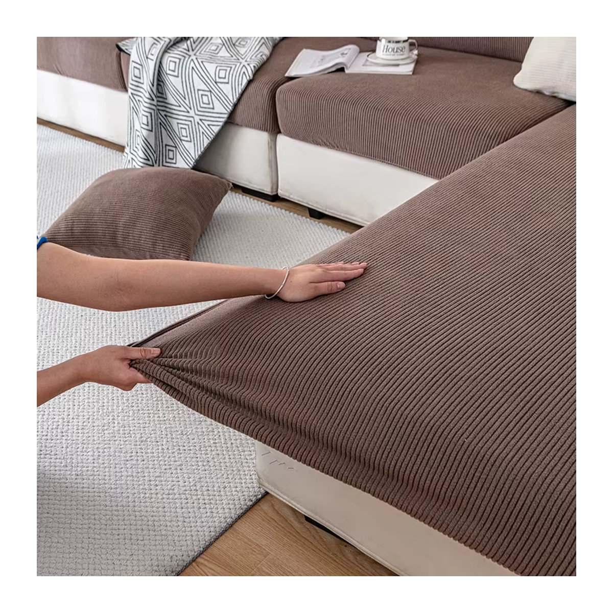 S-EMIGA Elastische Plüsch Sofa Abdeckung in Braun zum Schutz deiner Möbel - Bild 5