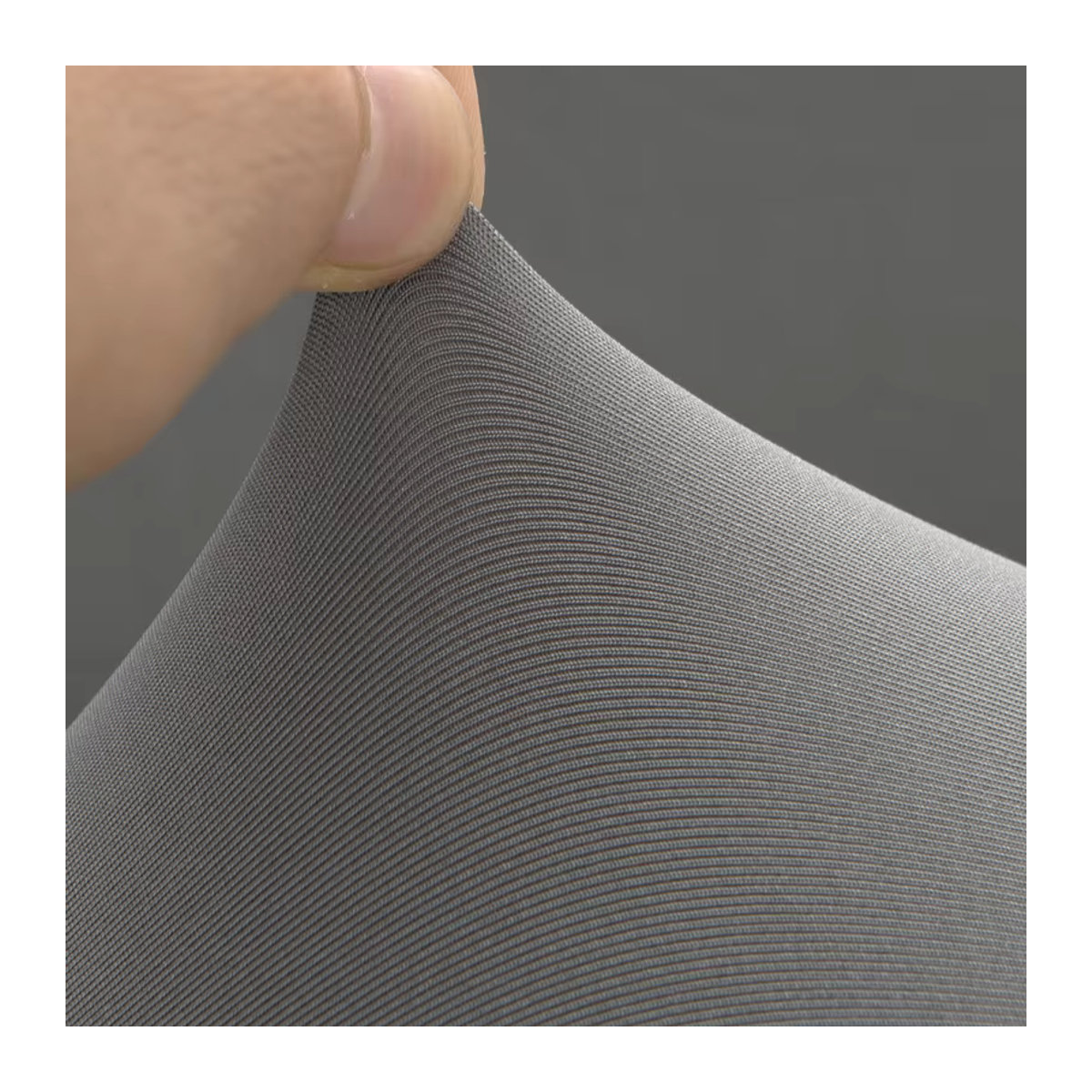 S-EMIGA Sofa Abdeckung aus Stretch-Material in Grau als Schutzhülle für dein Wohnzimmer - Bild 4