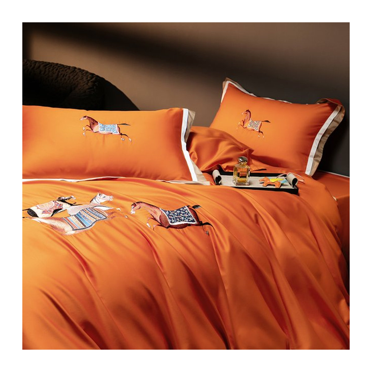 Satin-Bettwäsche-Set aus Ägyptischer Baumwolle mit Pferde-Stickerei, Queen oder King Size, inklusive Bettbezug, Laken und Kissenbezüge - Bild 1