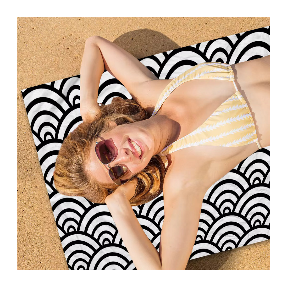 Saugfähiges Mikrofasertuch mit Schwarz-Weiß-Muster für Strand, Yoga und Schwimmbad - Bild 3