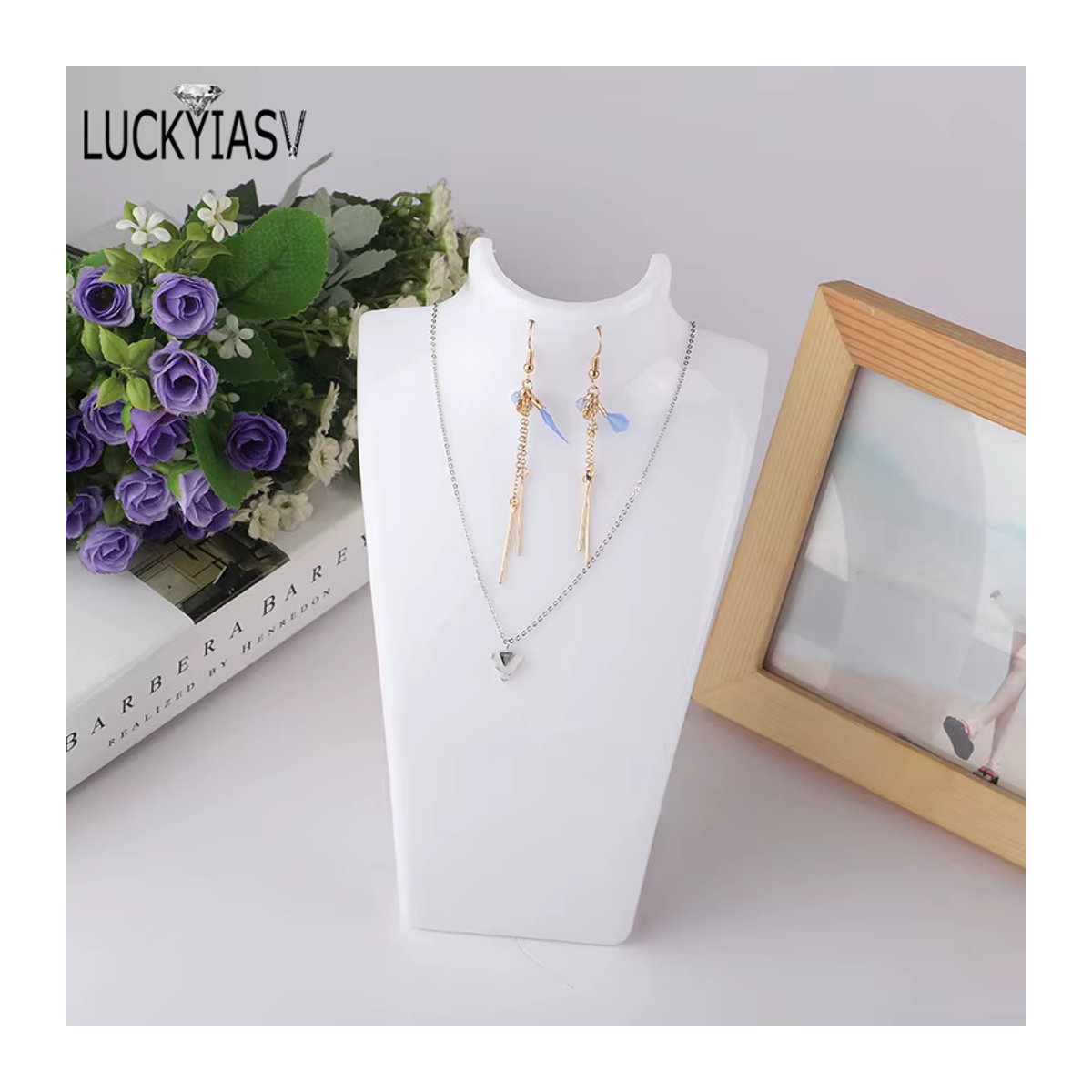 Schmuckdisplay Büste aus Acryl von luckyiasv für Halsketten und Anhänger in Transparent oder Schwarz - Bild 3