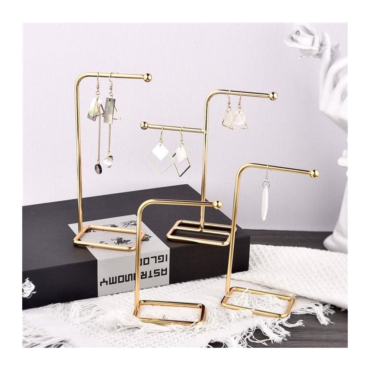 Schmuckorganisator von LIEBE ENGEL aus Metall in Gold als stehendes Display für Ohrringe, Anhänger und Halsketten - Bild 1
