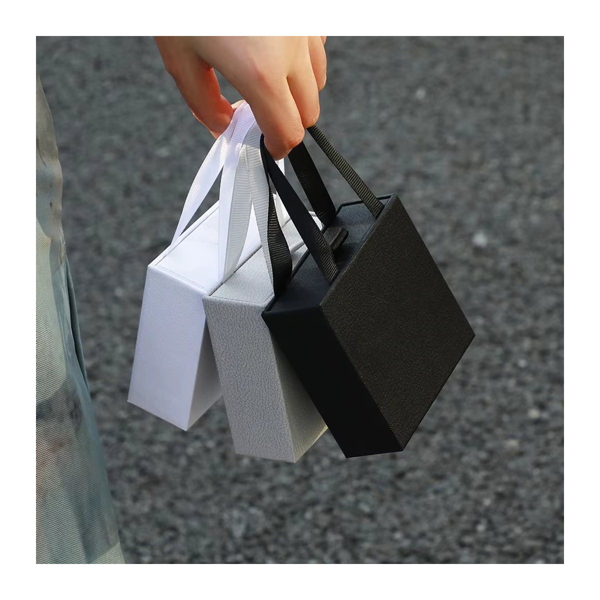Schmuckschatulle aus Kraftpapier in Rot für Ringe, Halsketten, Armbänder und Ohrringe als tragbare Geschenkbox - Bild 2