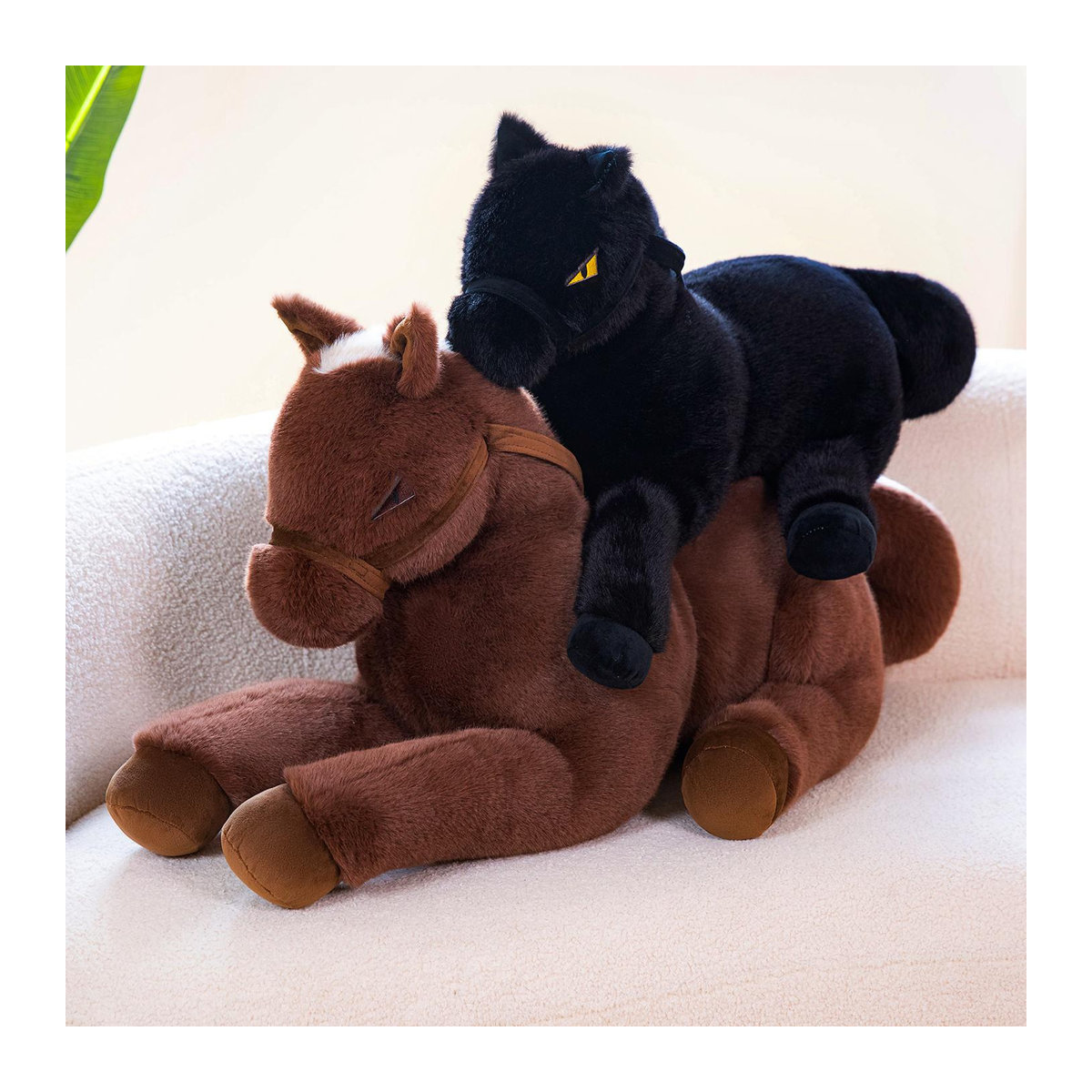 Schwarzes Pferd Kissen als Plüschtier und Dekoration für Kinder und Heimdeko, Schwarz, Breite: 70 cm - Bild 1