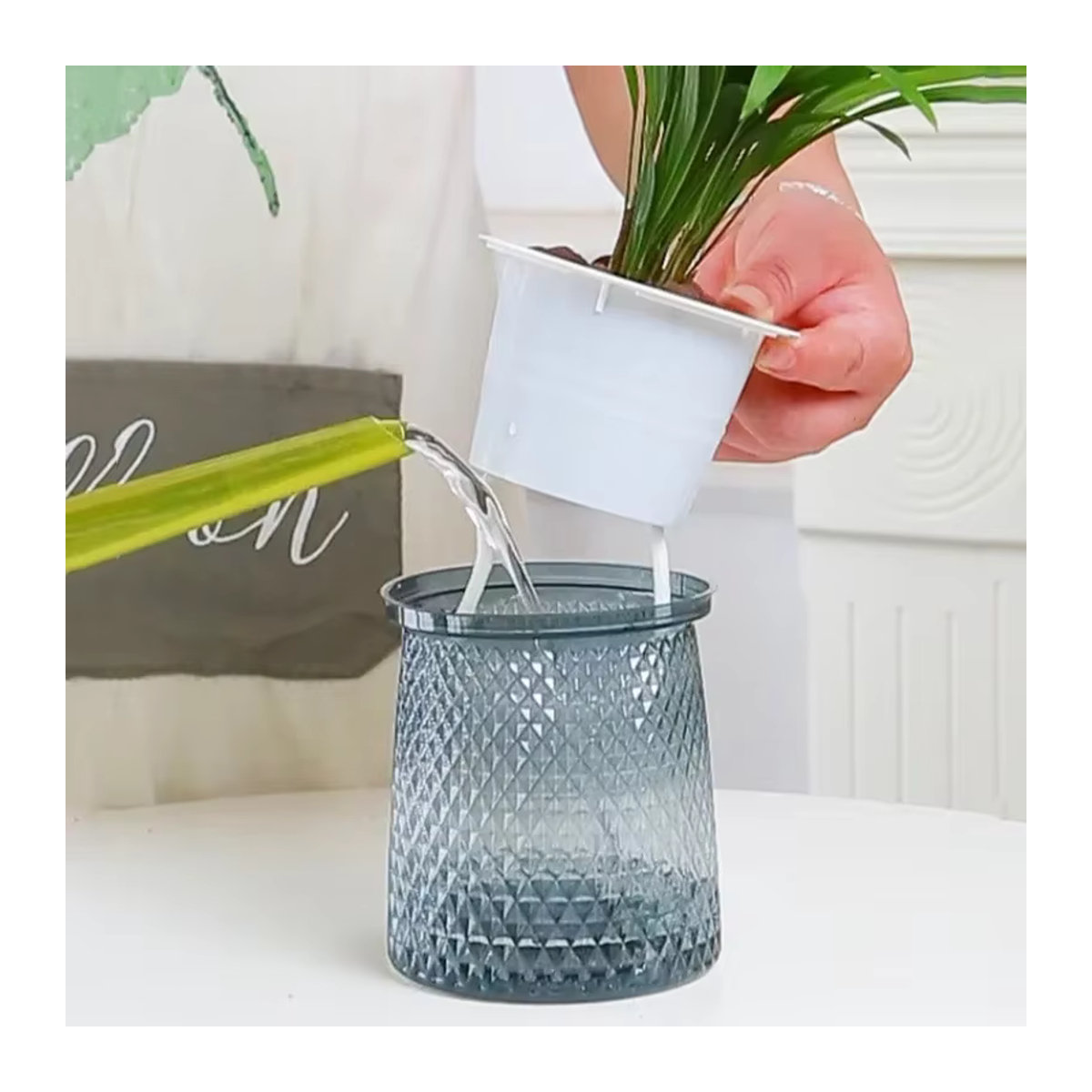 Selbstbewässernde Blumentöpfe von MOONBIFFY, transparente Mini-Sukkulenten-Pflanzgefäße aus Kunststoff im geometrischen Design für Bonsai und Tischdeko - Bild 4