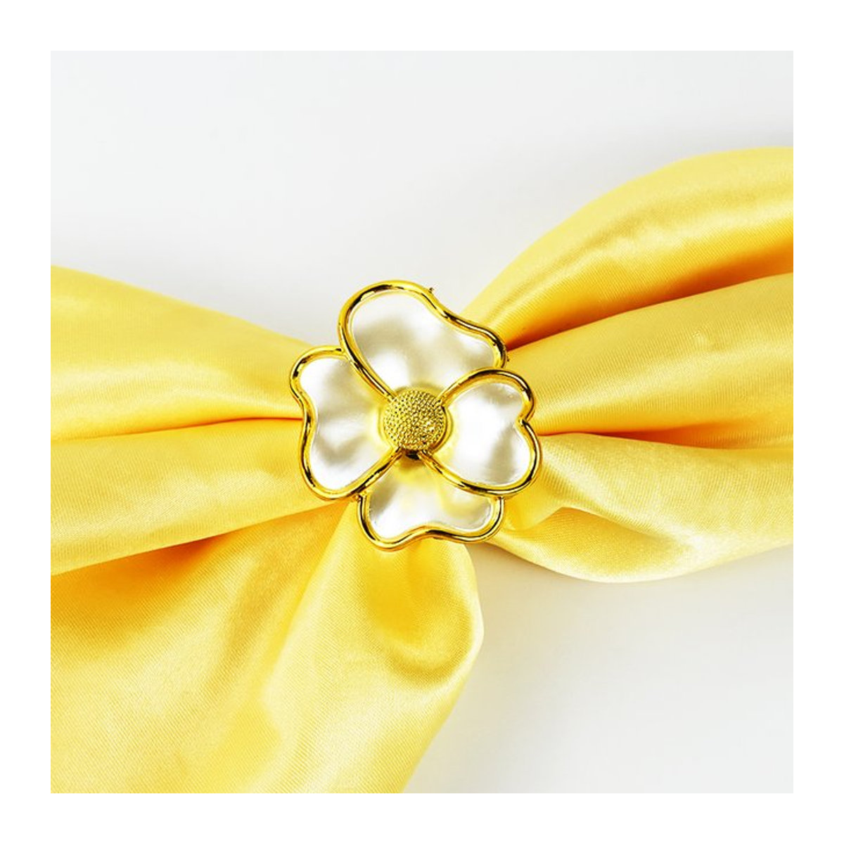 Serviettenring mit Pflaumenblüten-Design in Weiß und Gold für Hochzeit und Geburtstag - Bild 1