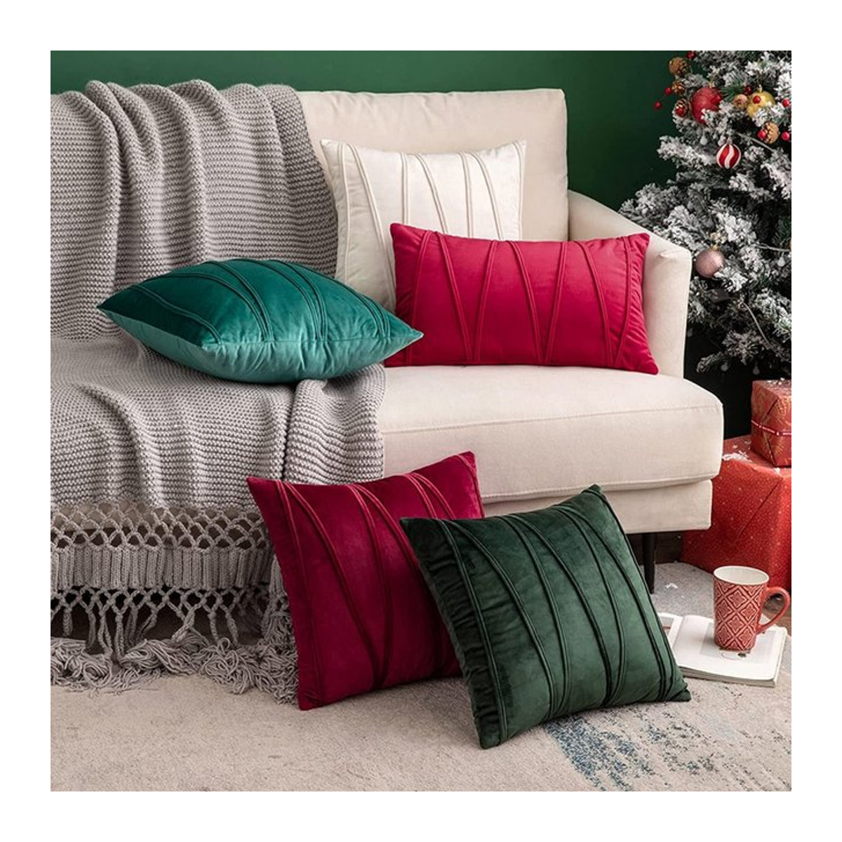 Set aus 2 dekorativen Samt-Kissenbezügen für Weihnachten in Rot, Grün und Schwarz für Sofa und Schlafzimmer - Bild 1