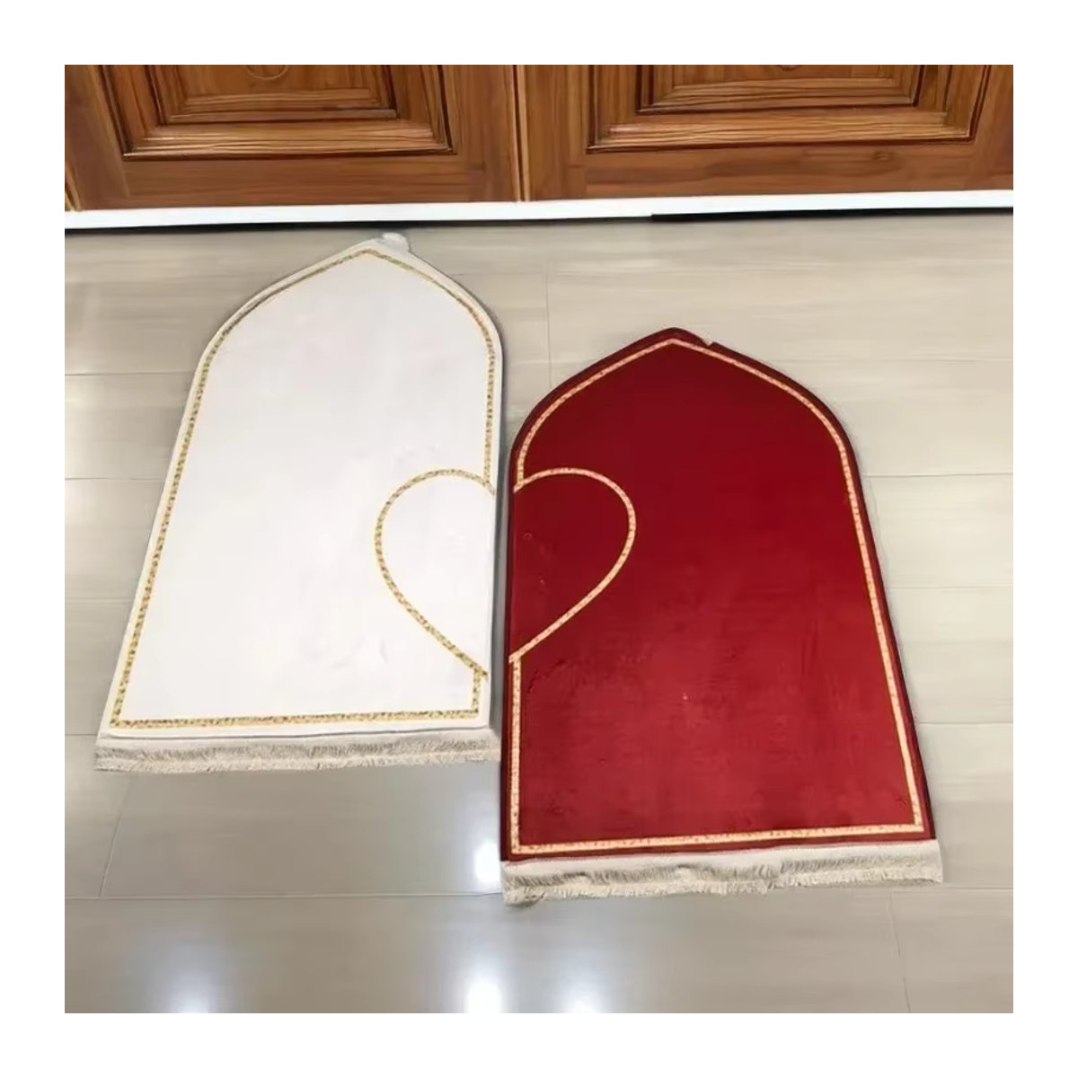 Set aus zwei Gebetsmatten aus Flanell mit Druck in Weiß und Rot, verdickte Gebetsteppiche für das Schlafzimmer - Bild 2