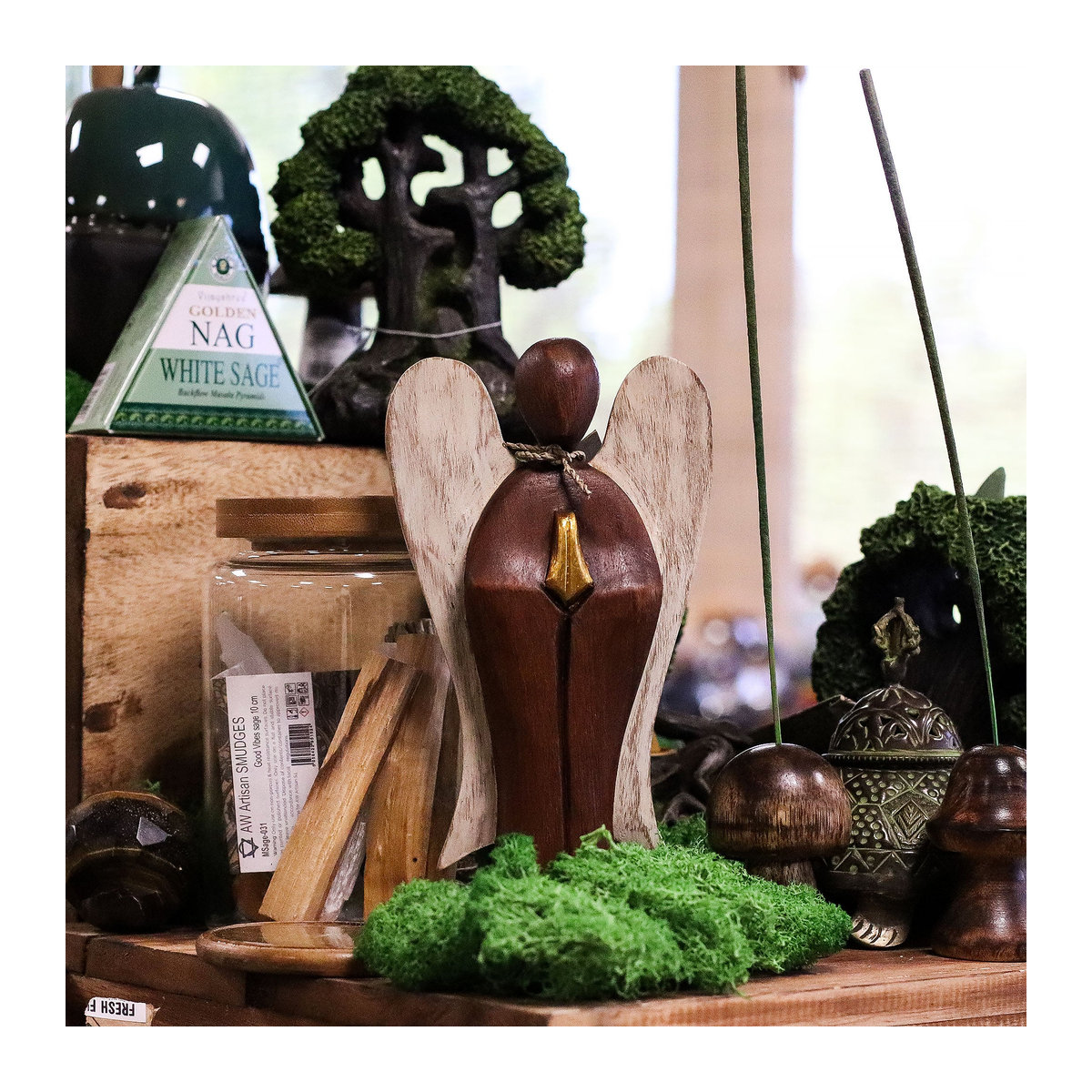 SHAMTAM Holz-Engelfigur Liebe aus Suarholz in Braun, Höhe: 20 cm - Bild 2