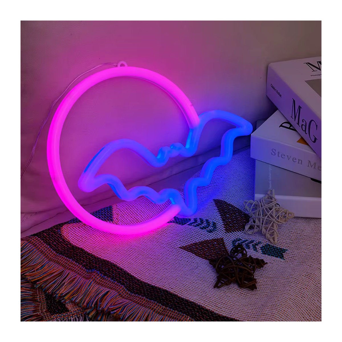 SHENZHITECH LED Fledermaus-Neonschild mit Mond-Motiv in Weiß oder Bunt zur Tisch- und Wanddekoration via USB oder Batterie - Bild 2