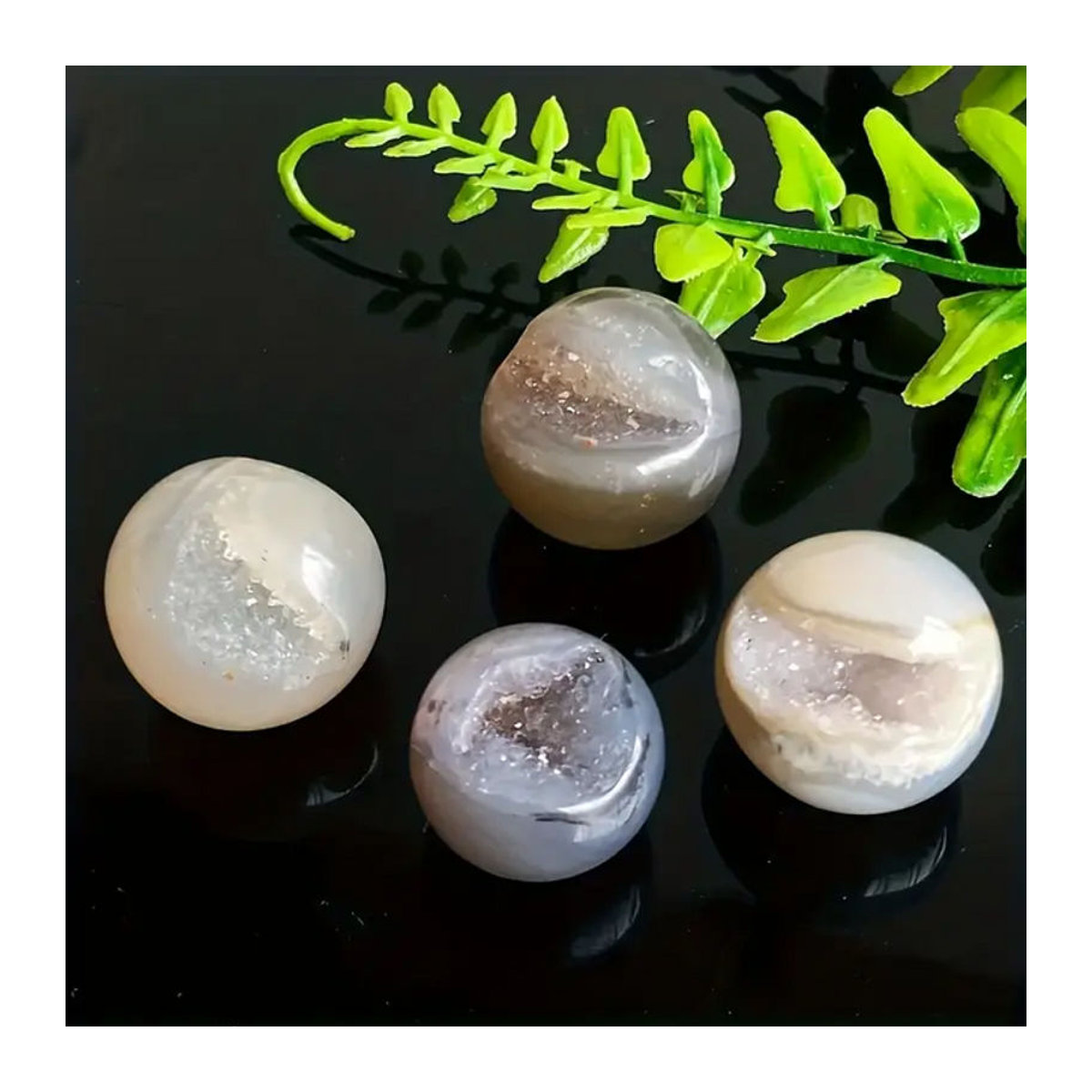 Sisterstone Set aus 5 oder 10 natürlichen Heilkristallen, bunte Mini Achat-Kristallkugeln zur Dekoration von Zimmer und Schreibtisch - Bild 1