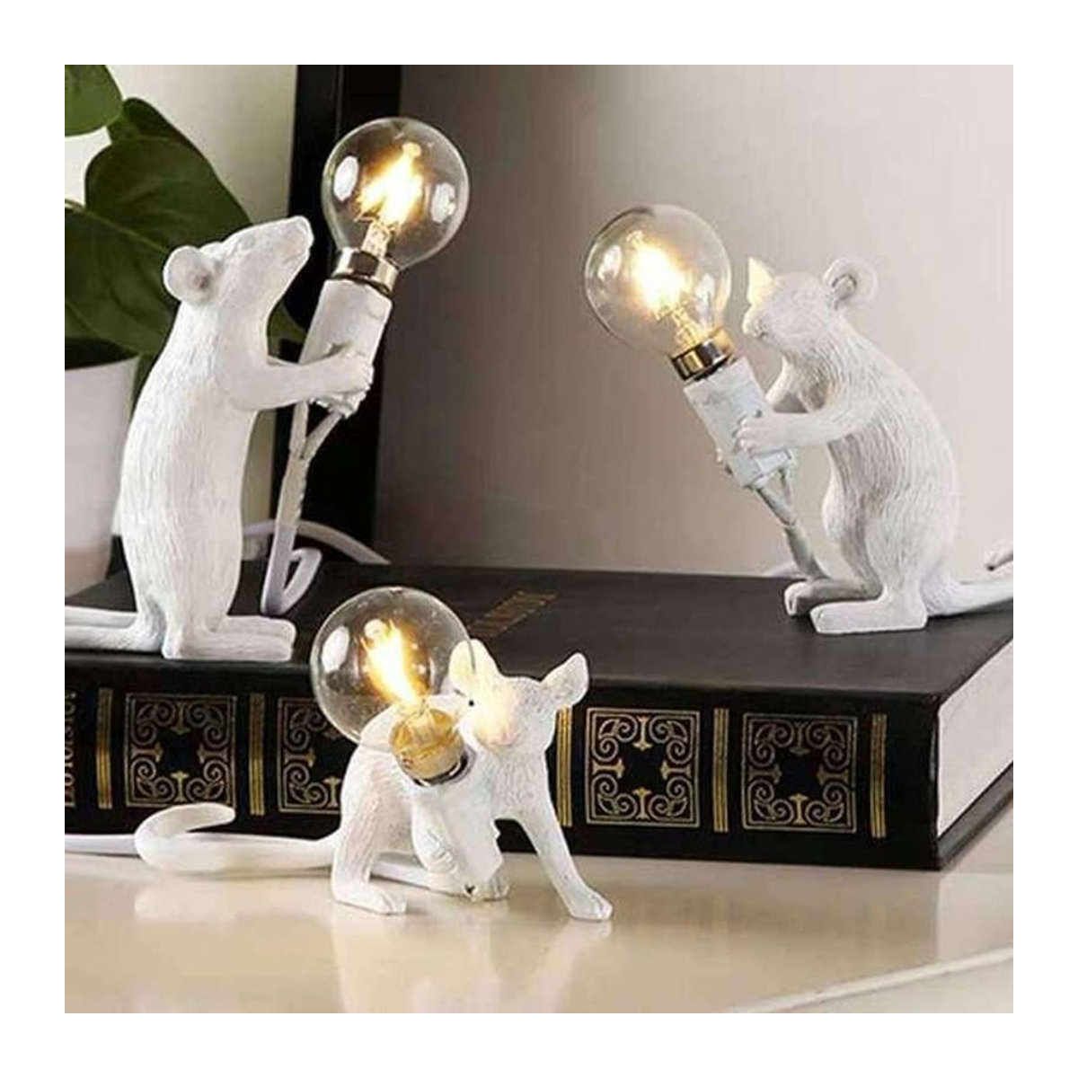Skandinavische Tischlampe Maus aus Kunstharz in Weiß, Schwarz oder Gold - Bild 1