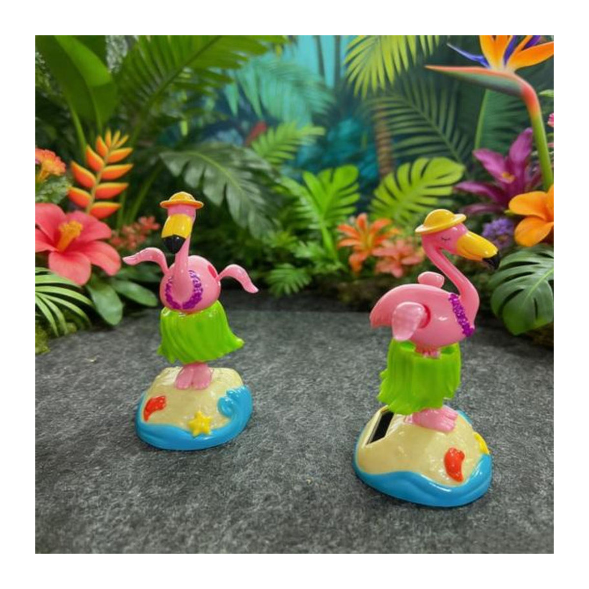 Solar Flamingo Auto-Dekoration mit automatischem Schaukelmechanismus im hawaiianischen Grasrock-Design, rosa und mehrfarbig, aus Kunststoff - Bild 3