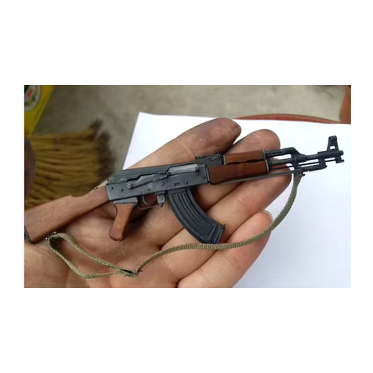 Soldatenzone Metall-Soldatenmodell im Maßstab 1:6 mit chinesischer 56-Maschinenpistole in Hellgrau zur vollständigen Zerlegung - Bild 2
