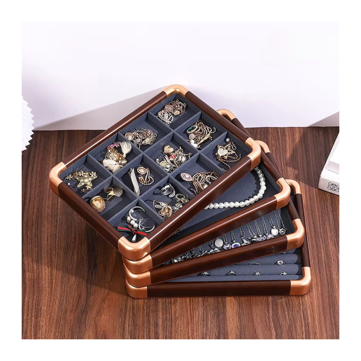 Spot Schmuck Display Tablett aus Walnuss im Retro-Design für Armbänder und Halsketten - Bild 2