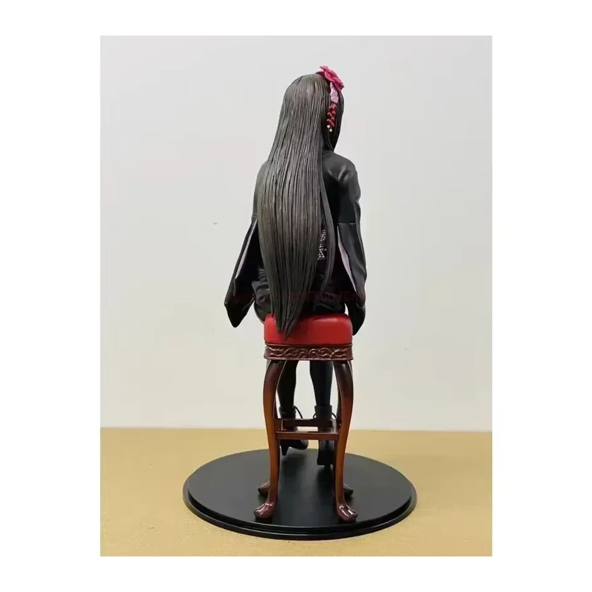 Square Enix Tifa Lockhart FF7 Sammlerfigur in exotischem floralem Kimono, handgemachte Kunstharz-Dekoration, Schwarz - Bild 4