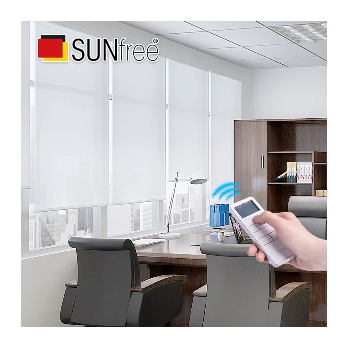 SUNFREE Motorisiertes Rollo mit Fernbedienung und wiederaufladbarer Lithium-Batterie, Schwarz, Tageslicht oder Blackout Stoff mit Staubabdeckung - Bild 2