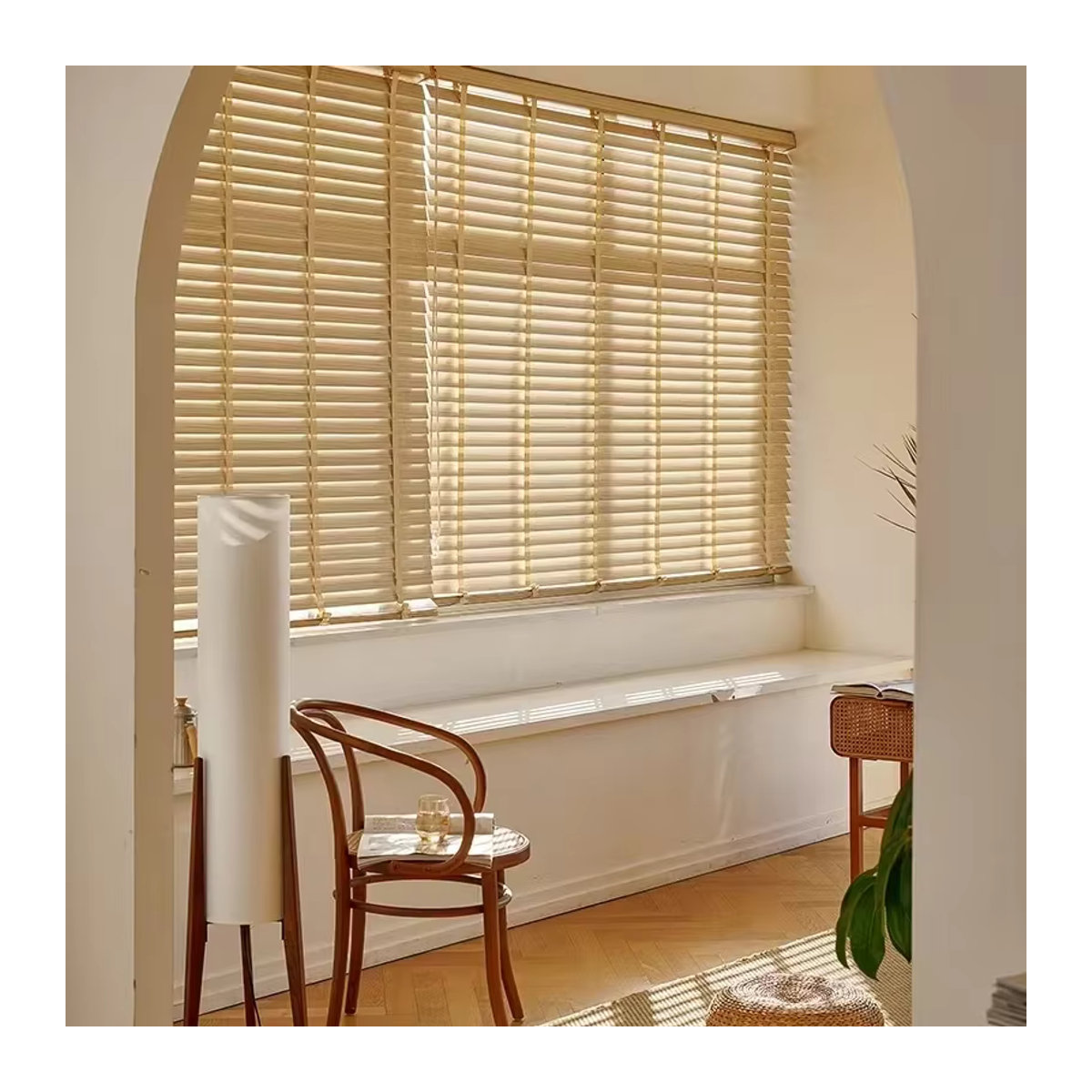 Sunroad Holzfensterjalousien aus Lindenholz und Paulownia in Beige für dein Schlafzimmer - Bild 2
