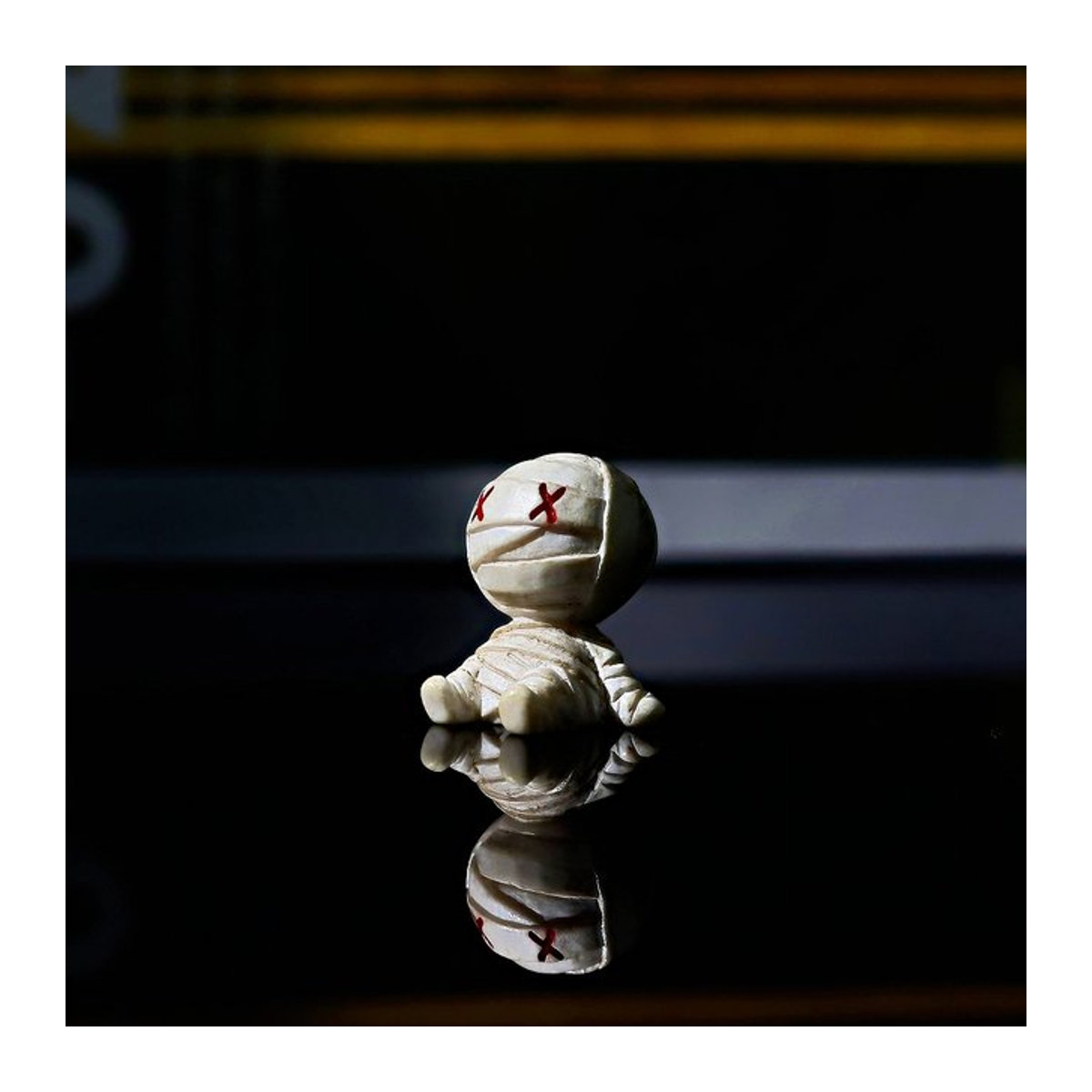 Syxing Mini-Mumienfiguren aus Kunstharz in Beige als Halloween-Dekoration für dein Zuhause oder Büro (3 bis 5 Stück) - Bild 1