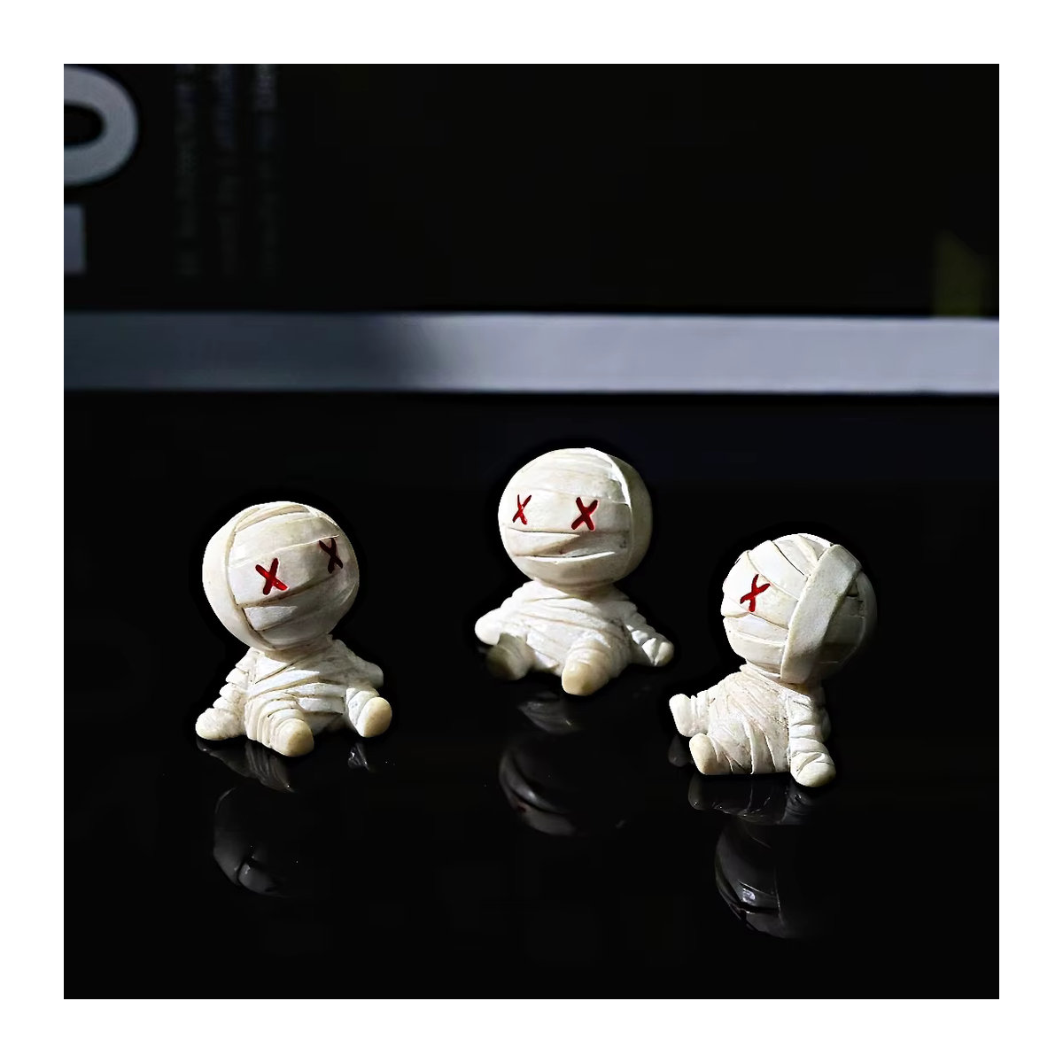 Syxing Mini-Mumienfiguren aus Kunstharz in Beige als Halloween-Dekoration für dein Zuhause oder Büro (3 bis 5 Stück) - Bild 2