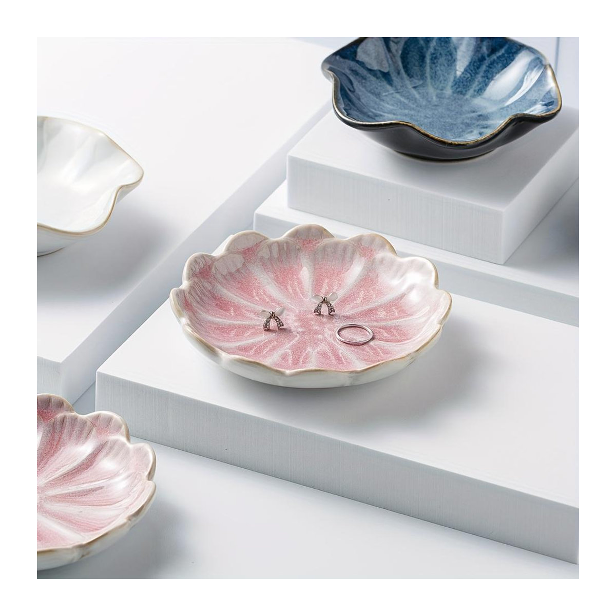 SZ-Damai Keramik Schmucktablett Lotus-Design als Ringklemme und Schlüsselschale in Weiß, Blau oder Rosa - Bild 2
