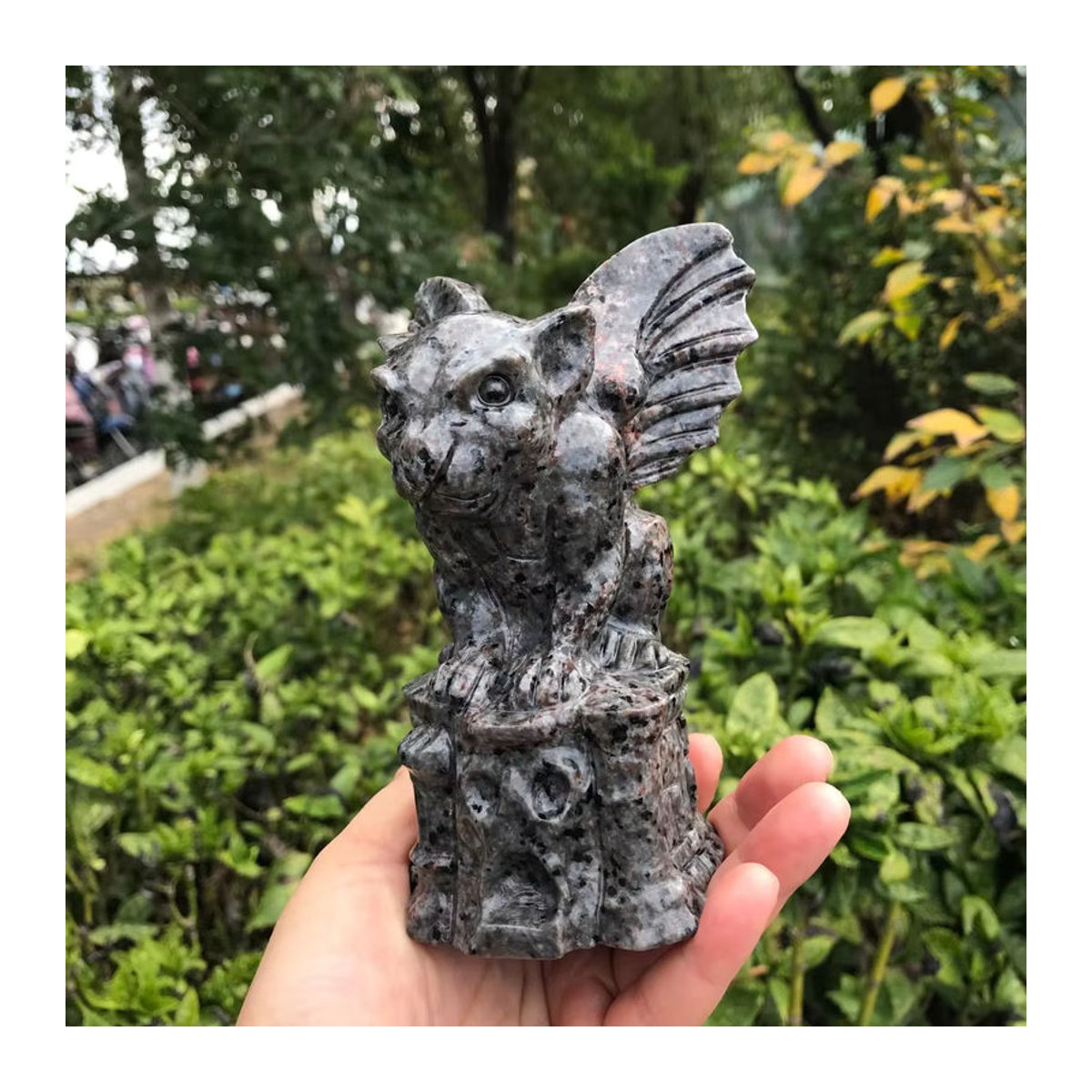 TAIHESJ Yooperlit Kristall Wasserspeier aus natürlichem Quarz, handgeschnitzte und polierte Heilstein-Statue in Grün und Grau, 10 cm Höhe - Bild 2