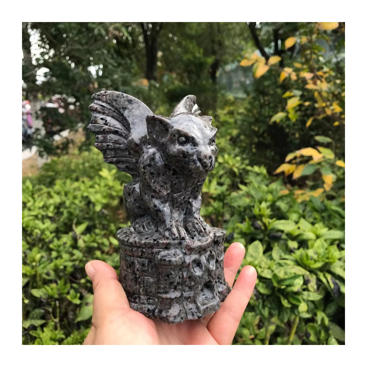 TAIHESJ Yooperlit Kristall Wasserspeier aus natürlichem Quarz, handgeschnitzte und polierte Heilstein-Statue in Grün und Grau, 10 cm Höhe - Bild 3