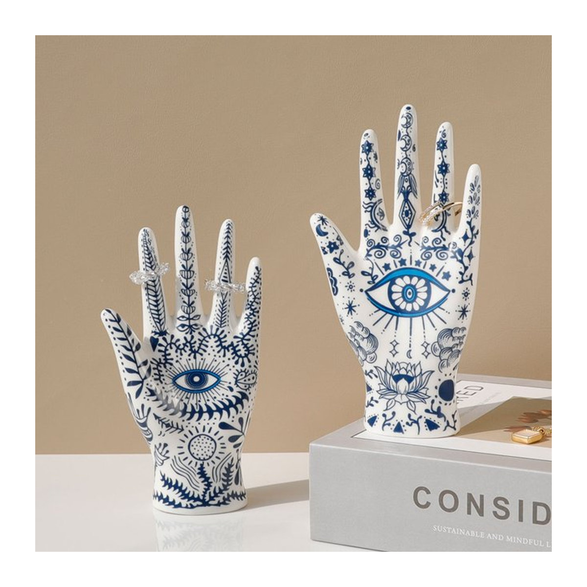 Teufelsauge von Fatima Schmuckständer aus Keramik in Weiß und Blau als Handständer für Halsketten, Armbänder und Ringe - Bild 1