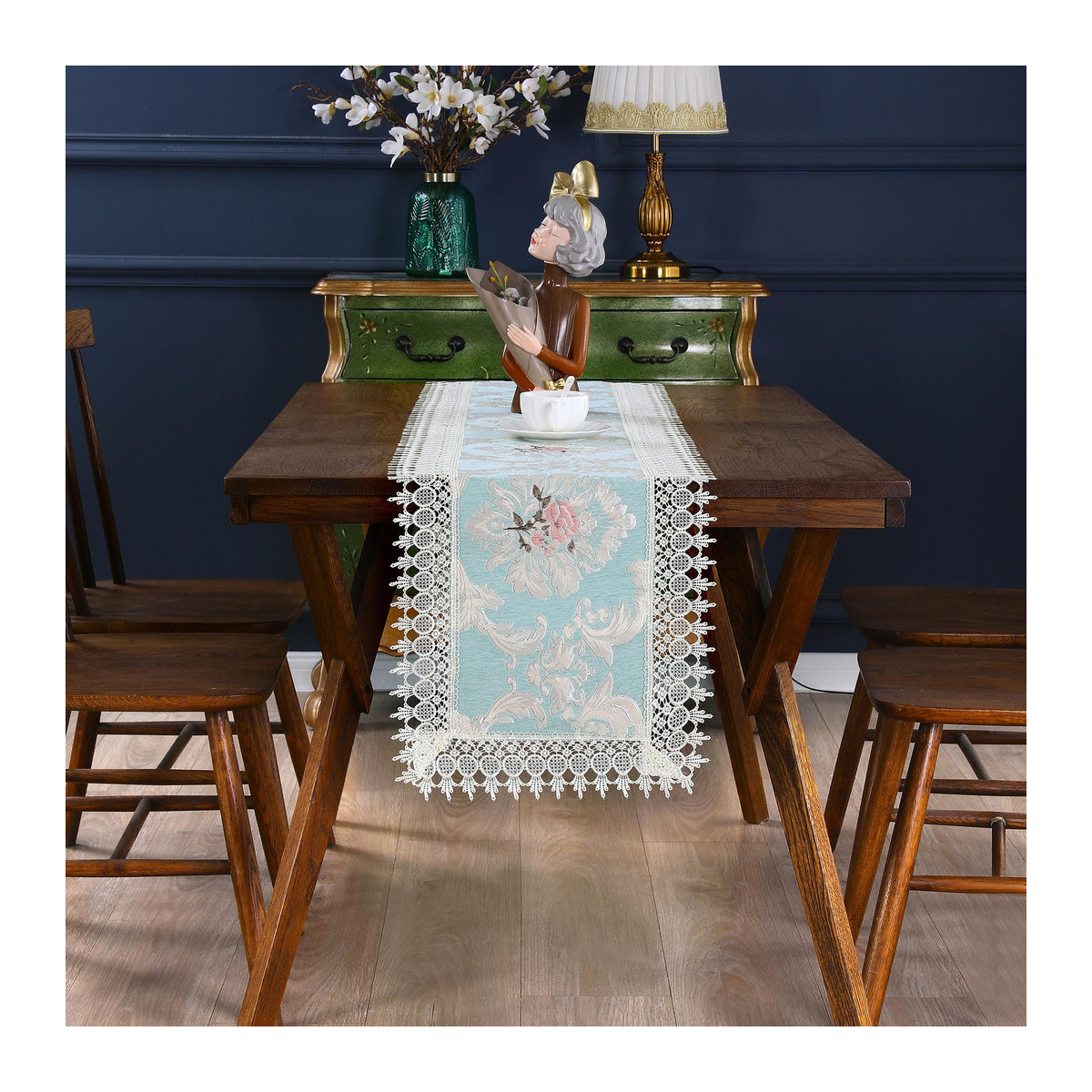 Tischläufer aus europäischer Chenille-Stickerei in Blau oder Kaffee, B/T/H: 40 x 90 cm - Bild 1