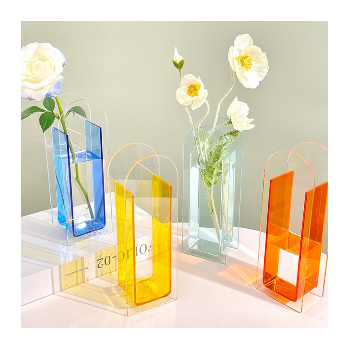 Transparente Acryl-Blumenvase in geometrischem Design für Wohnzimmer und Esstisch - Bild 1