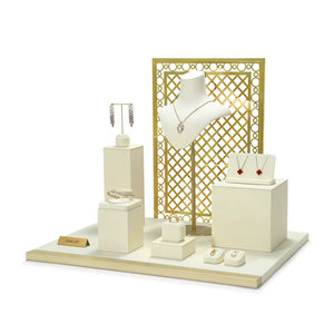 TREACHI Schmuckständer-Display aus beige Mikrofaser für Halsketten und Ringe