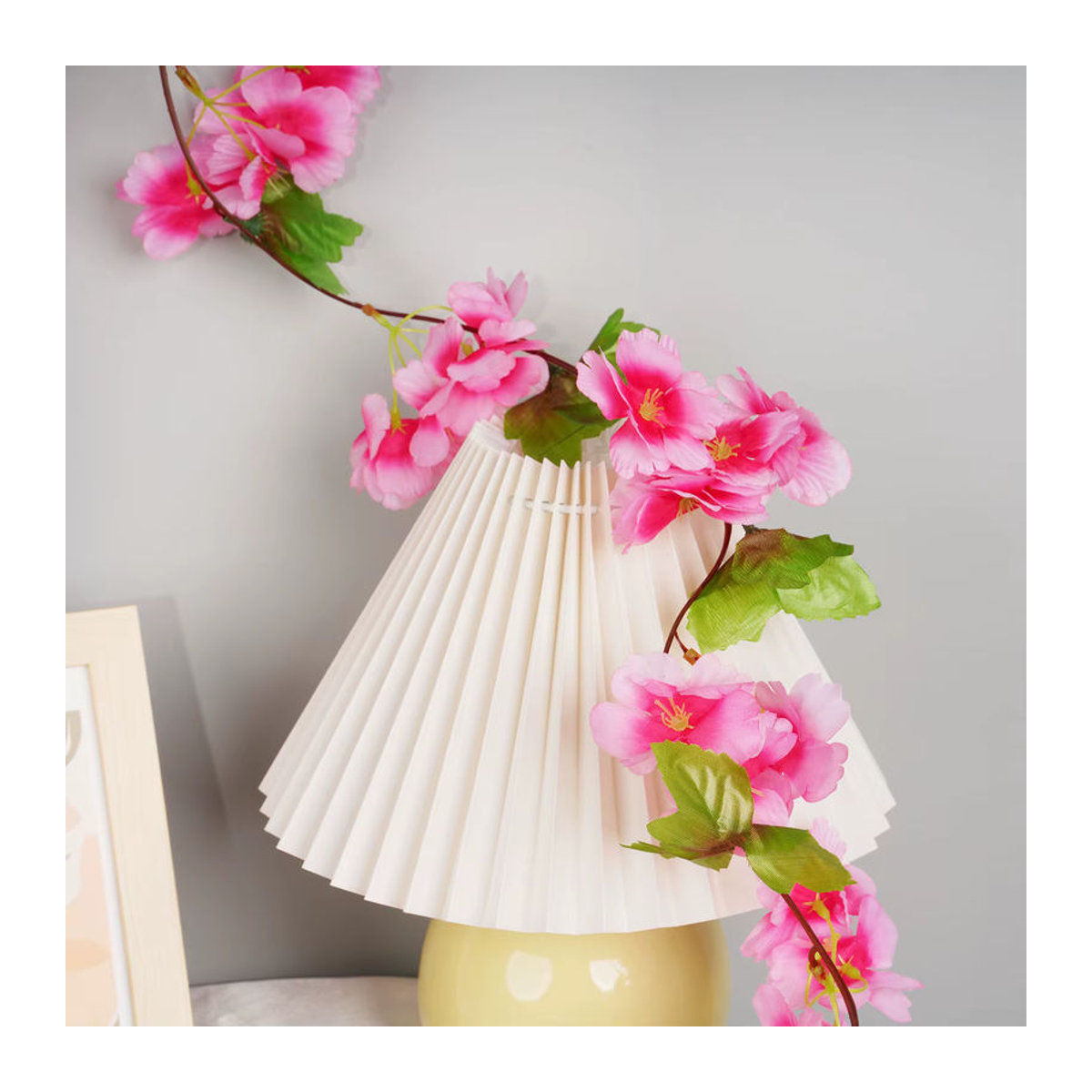 Uflower Künstliche Blumengirlande aus Textil in Rosa mit Blättern und Sakura-Blüten, Länge: 220 cm - Bild 4